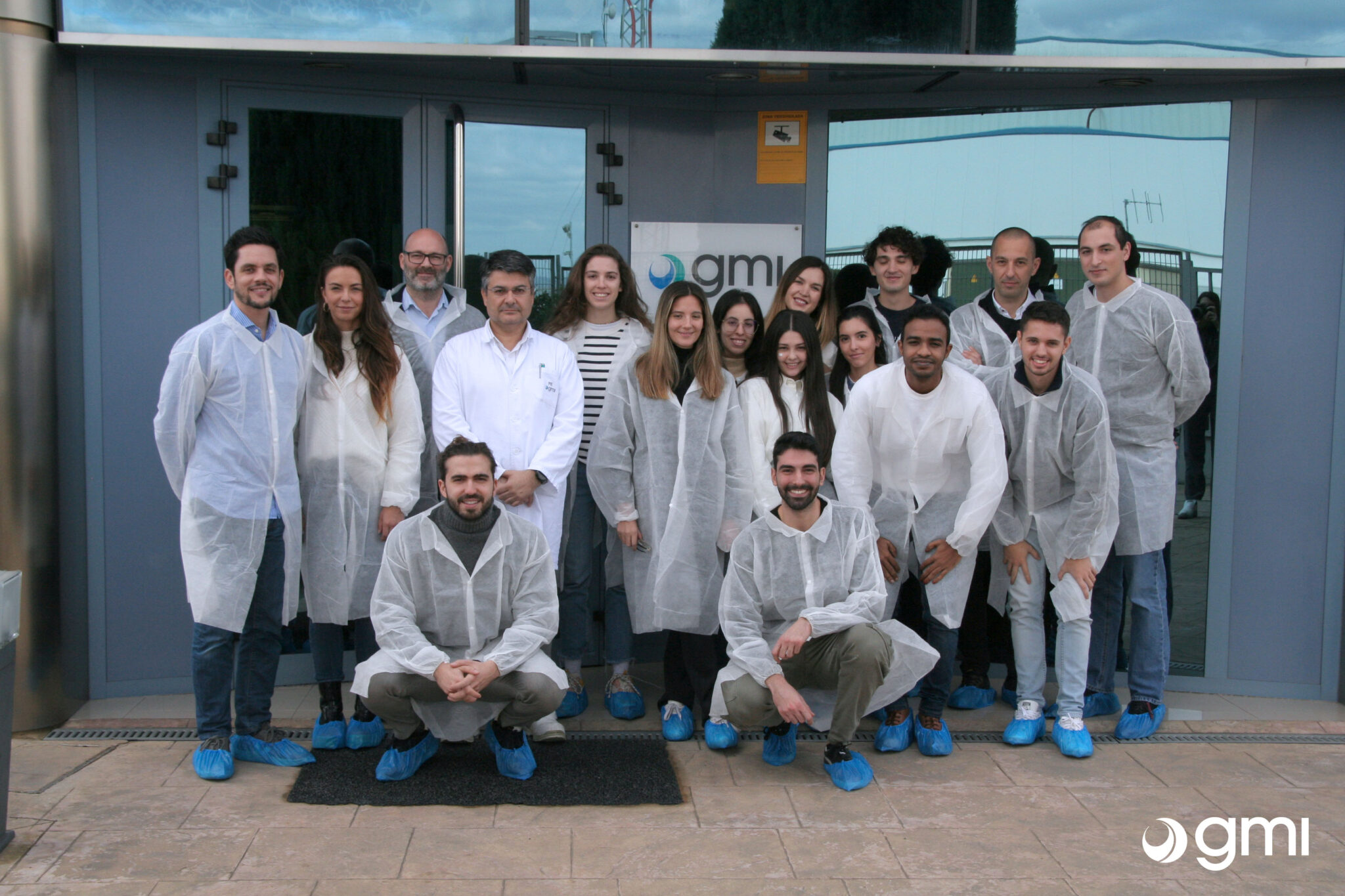 Alumnos de la UIC Barcelona visitan nuestra fábrica - GMI Dental